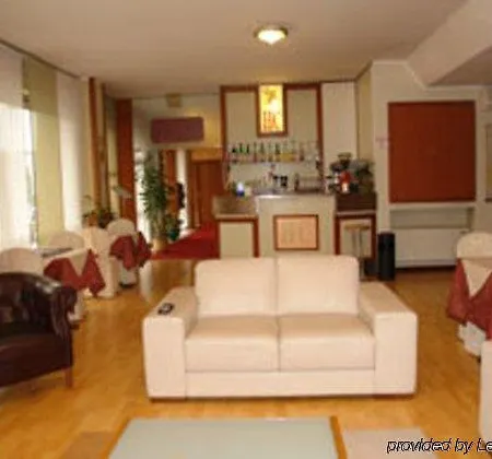 Cristallo Szálloda 3*